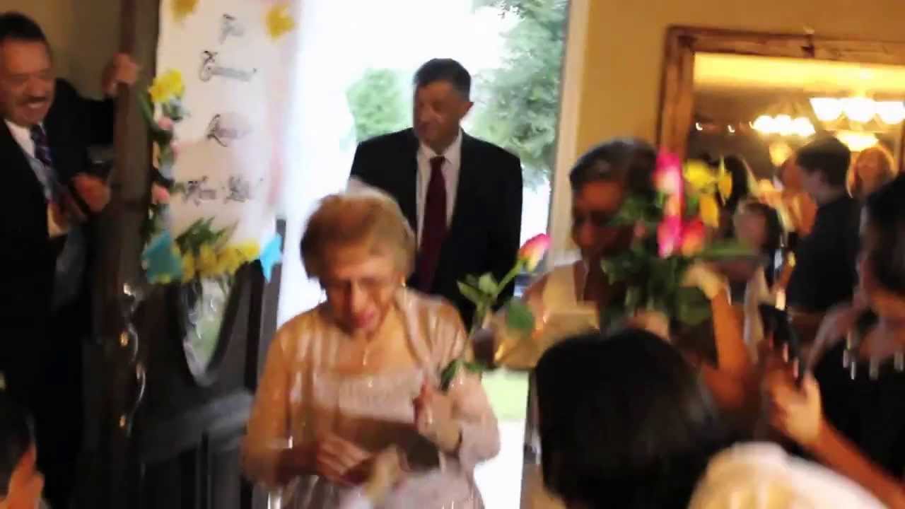 La Fiesta De Mi Mama Lolita Celebrando Sus 90 Años....