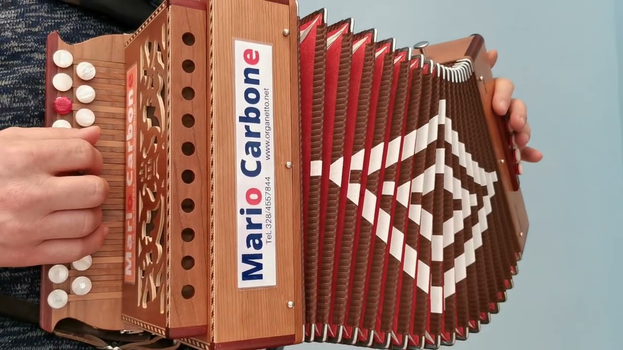 8 bassi  - AVE MARIA - Gounod  - con base - Brano  - Accordion diatonic  -  organetto