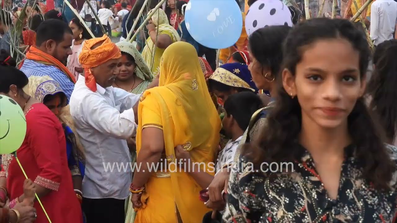 Chhath Puja at Yamuna River Delhi | Devotees Offering Prayers in Water