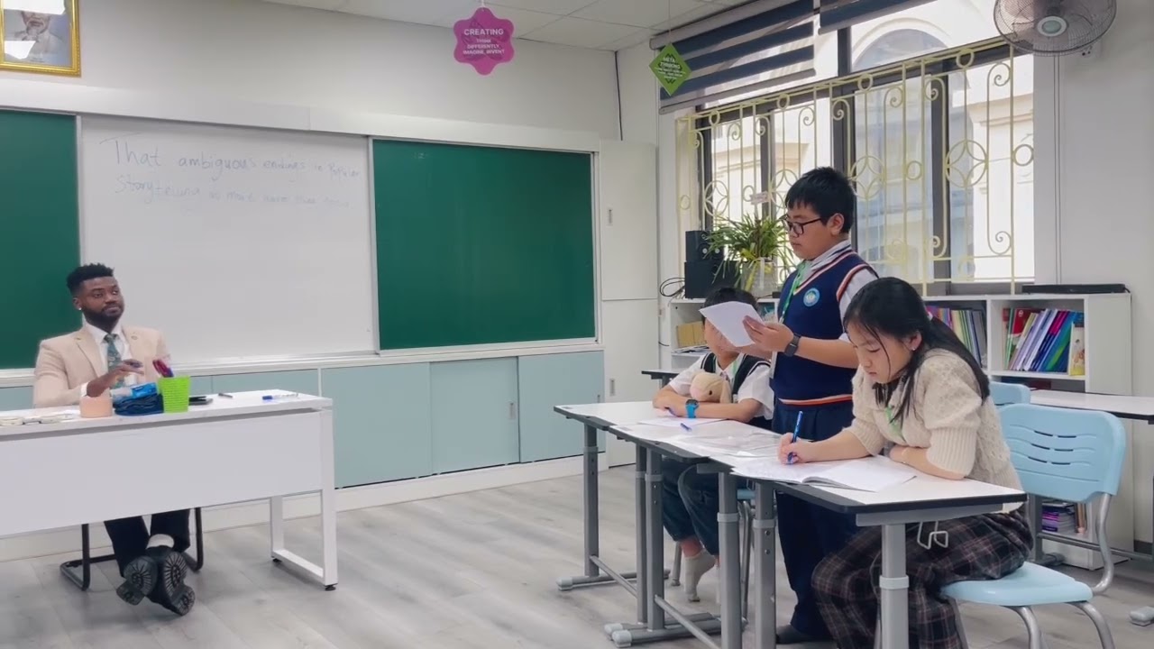 Các chú thỏ hồng lớp 5 chiến đấu với thỏ trắng lớp 7