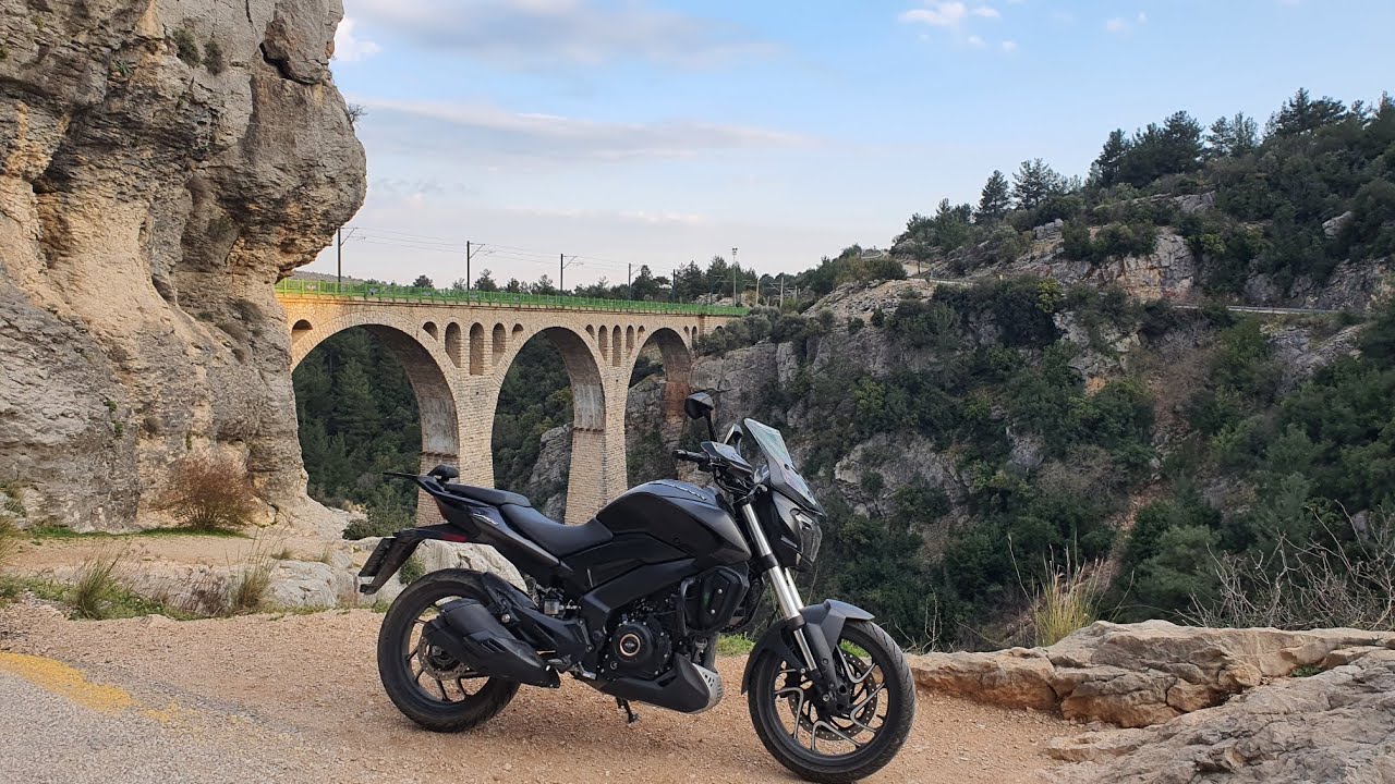 Motorcycle riding on the edge of a cliff - 3900 feet #dominar400