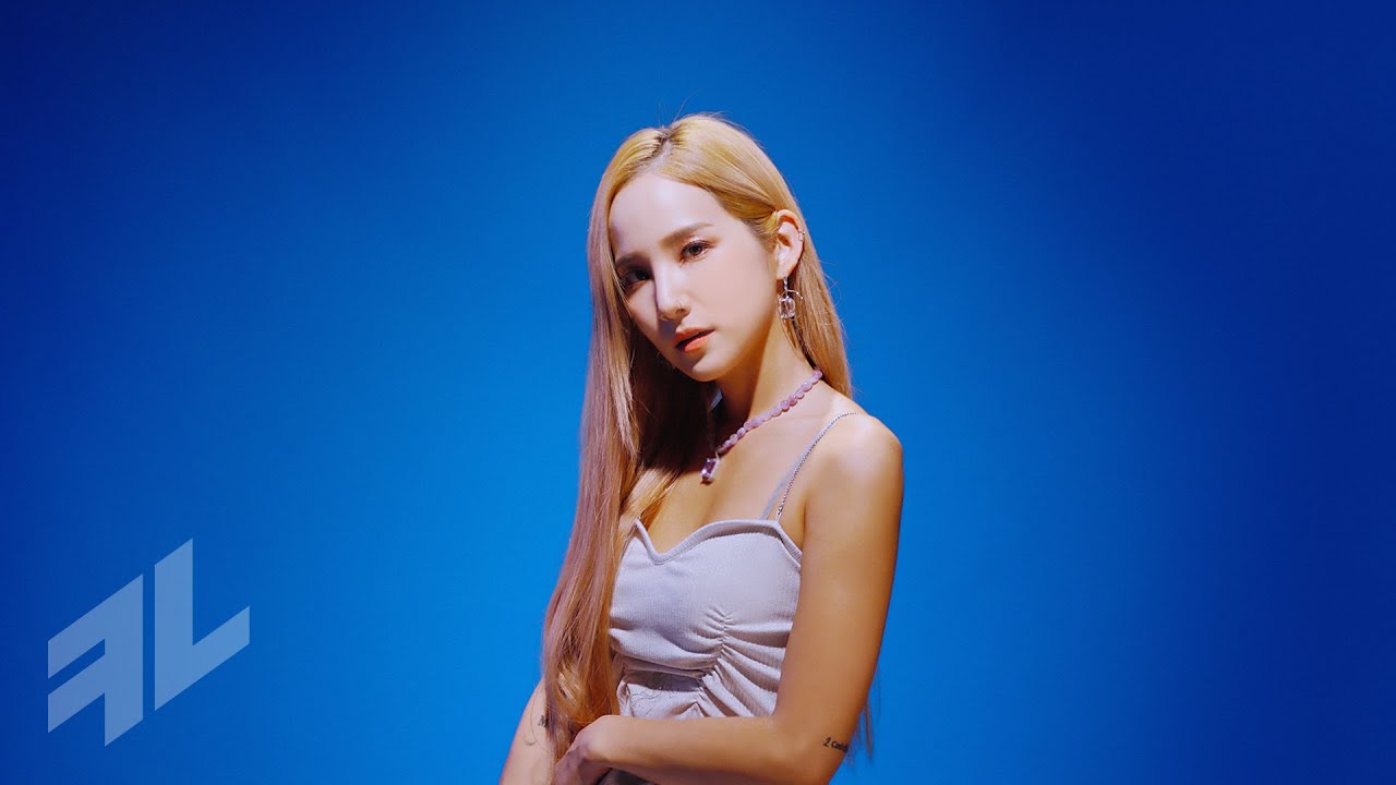 Jiselle - SECRET | studio NEON