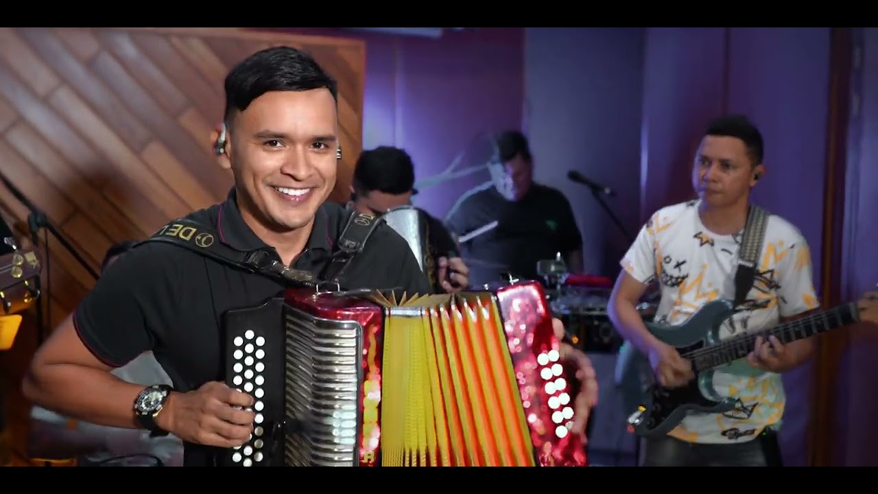 Los Embajadores Vallenatos, Robinson Damián & Jairo de la Ossa – Aquel Momento (Video en vivo)