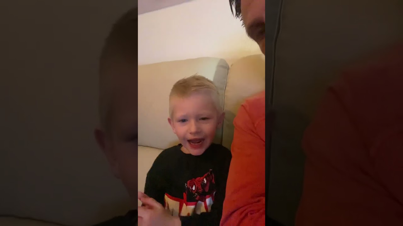 Quinn gaat feest vieren. #happy #feest #taart #vuurwerk #lol #youtube #kopen #abonnee #fyp
