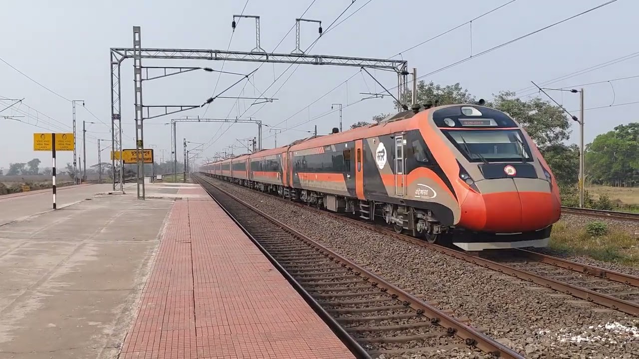 Flying Vande Bharat!! Raging Patna Howrah VB rushes at 130KMPH!!!
