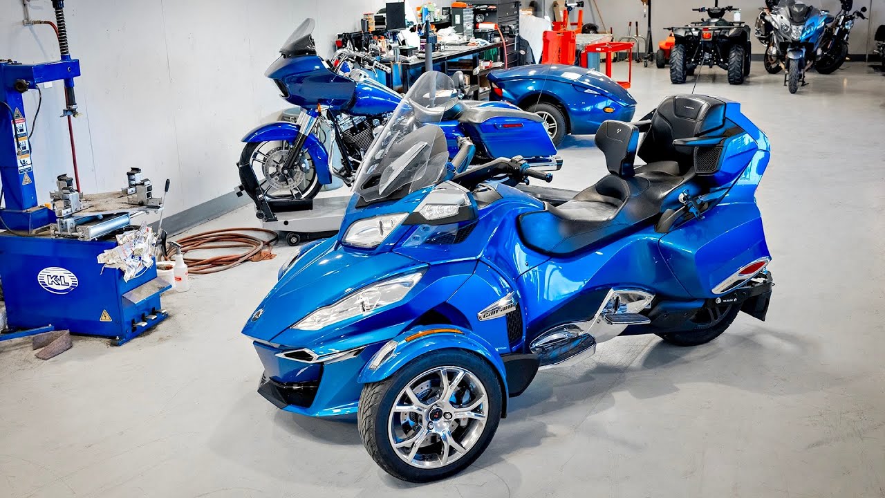 Whole Lot of Blue in Here!! • A Spyder Tech Talk Day! | TheSmoaks Vlog_2049
