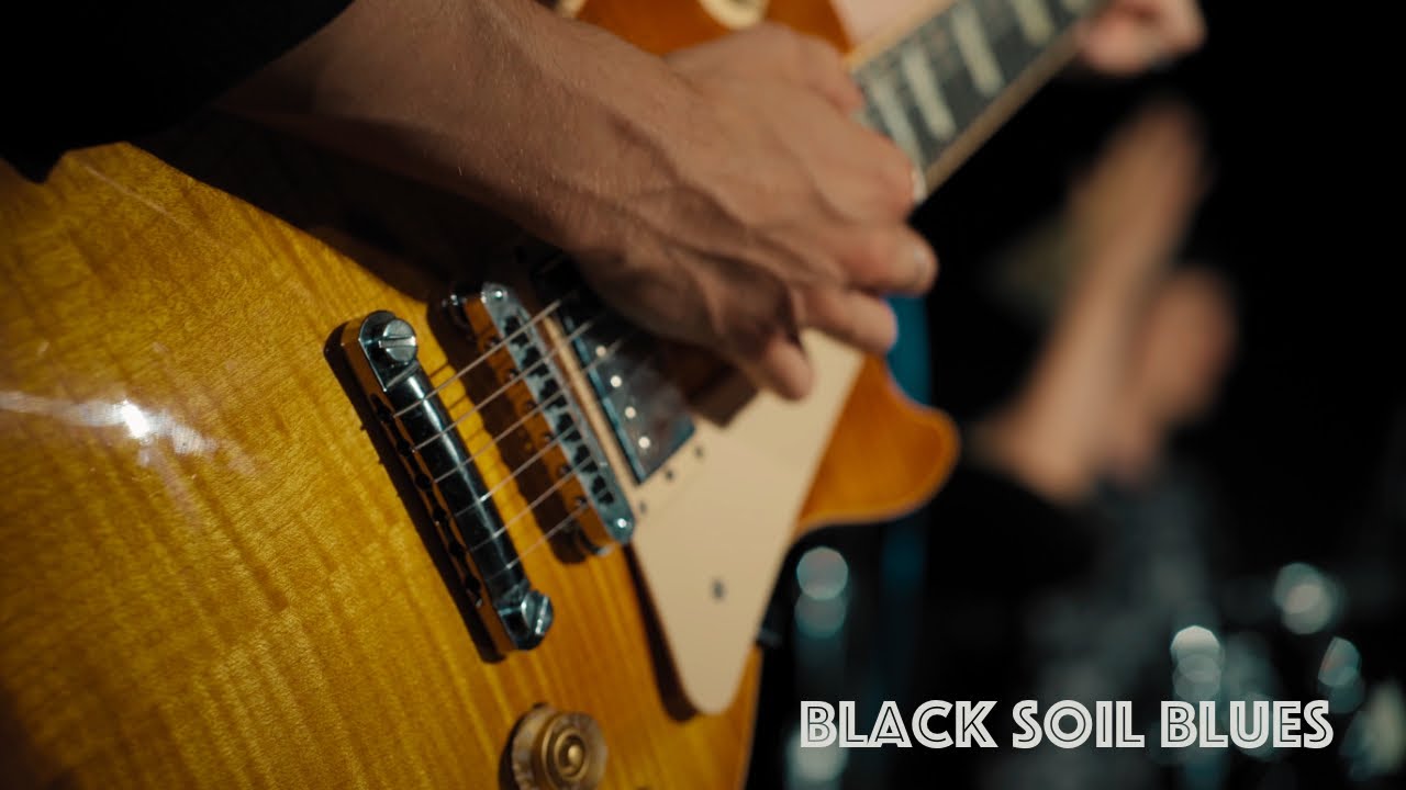 Famous Dogs - Black Soil Blues (2022)