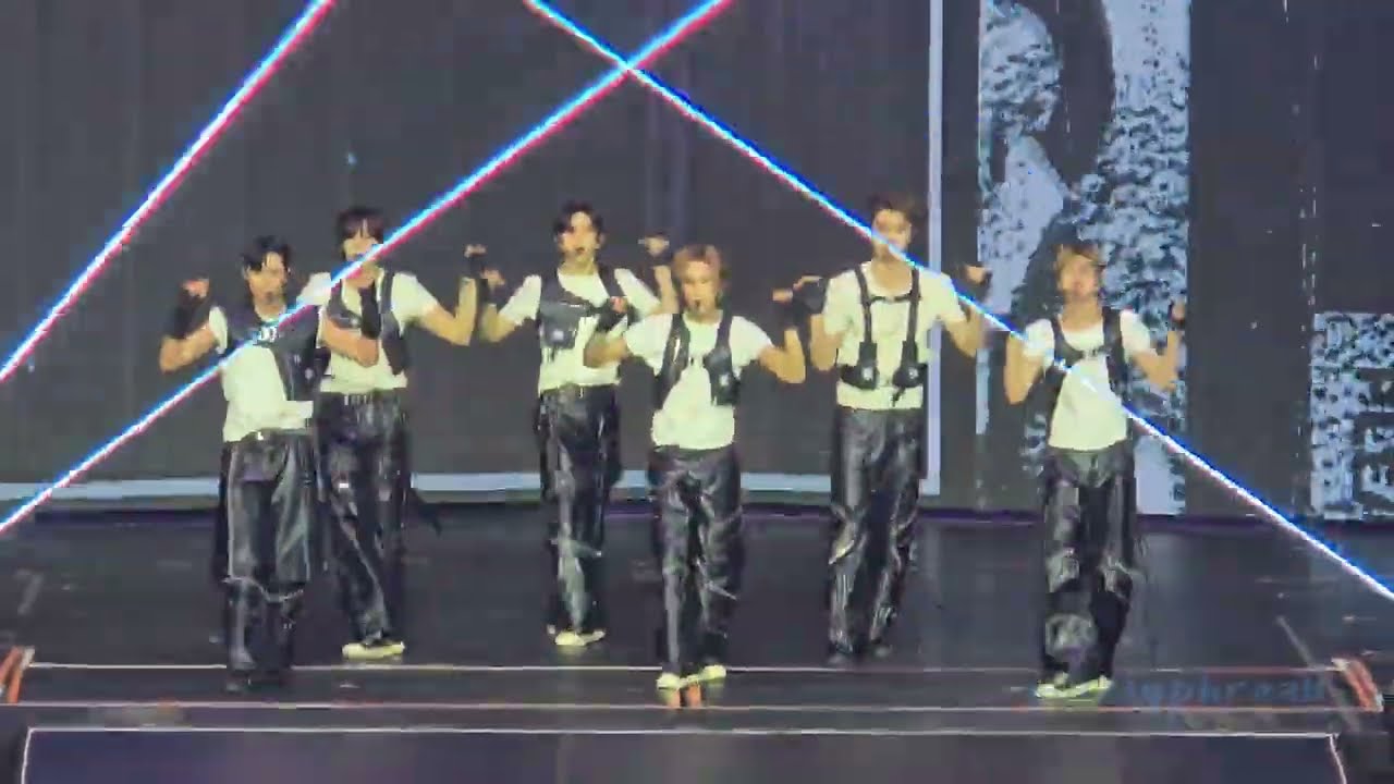 Bag Bad Back - Riize 라이즈 Riizing Loud in Singapore 260124