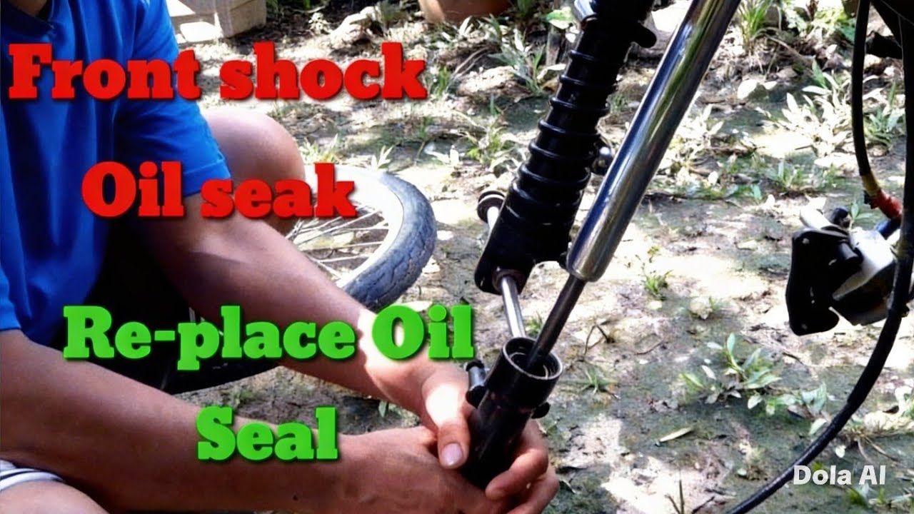 Front shock oil seal leak/Re-place oil seal Honda xrm 125