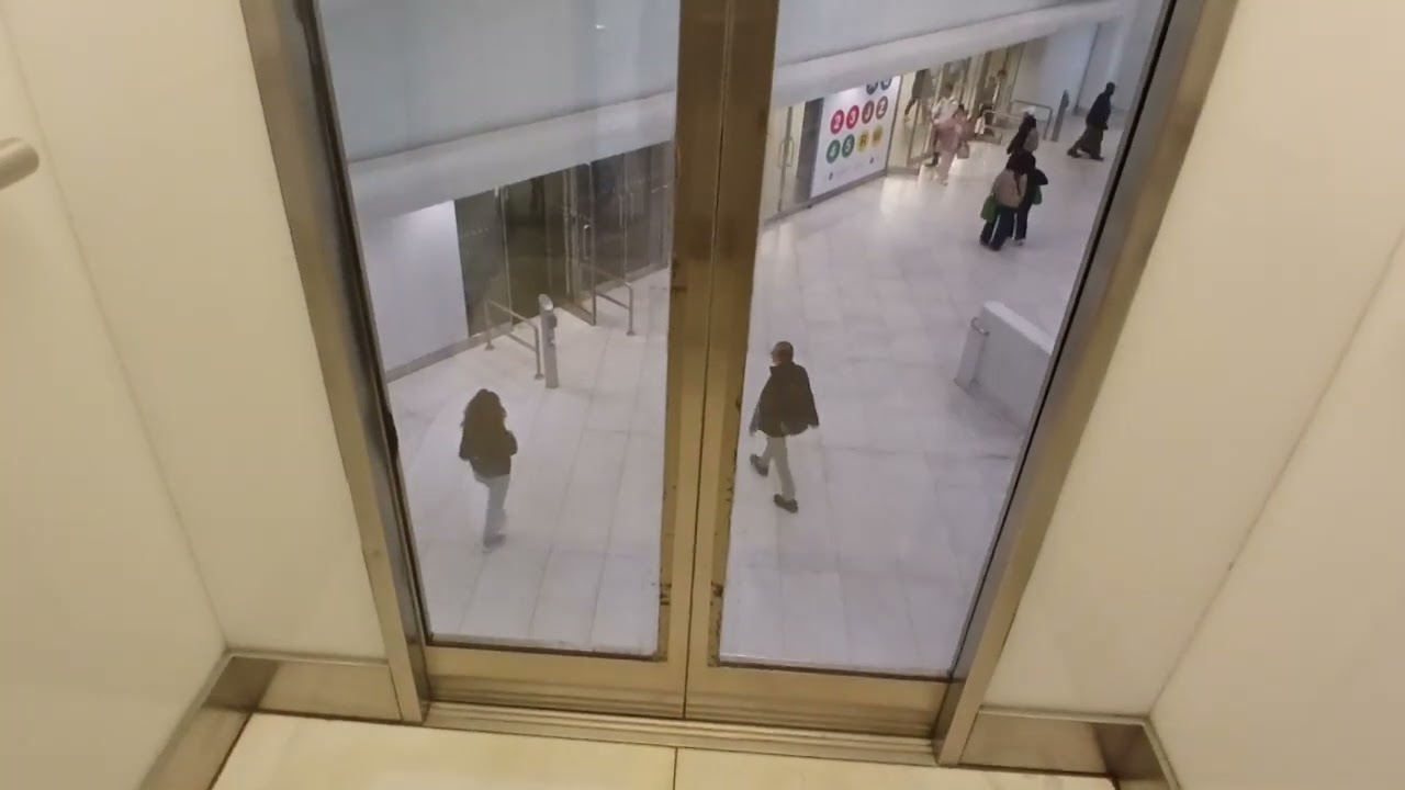 MEI hydraulic glass elevator at the Westfield World Trade Center mall (Manhattan, NY)