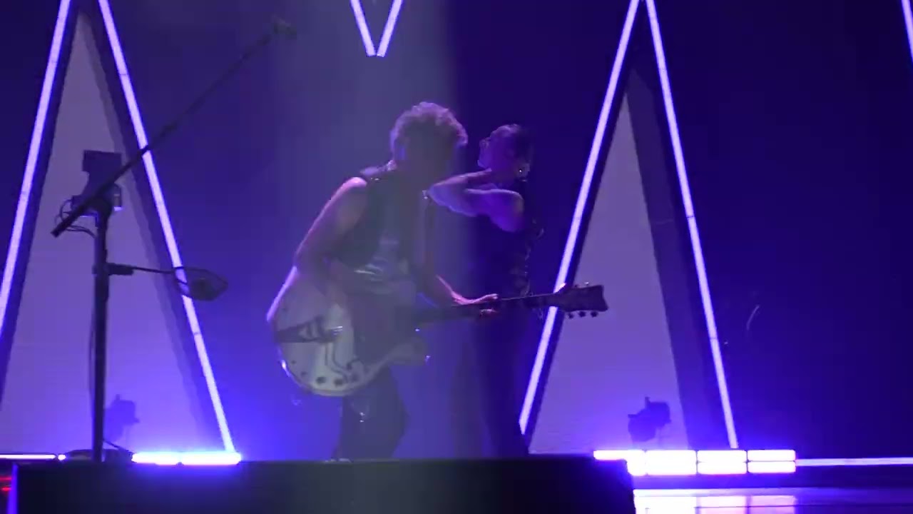 Depeche Mode Bilbao @BilbaoBizkaia 21 march 2024 - Never Let Me Down Again (Front Row Martin Side)