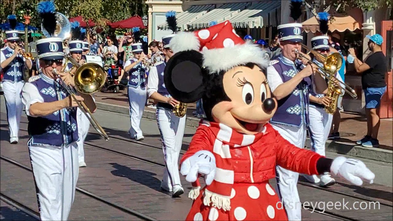 Disneyland: Mickey Mouse & Minnie Mouse with Disneyland Band