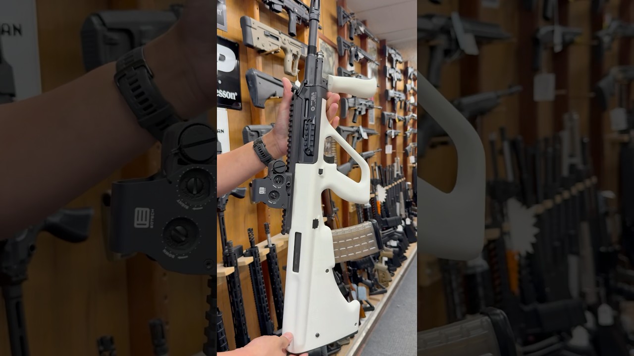 Alpine White Steyr AUG #aug #cod #eotech #steyr #bullpup
