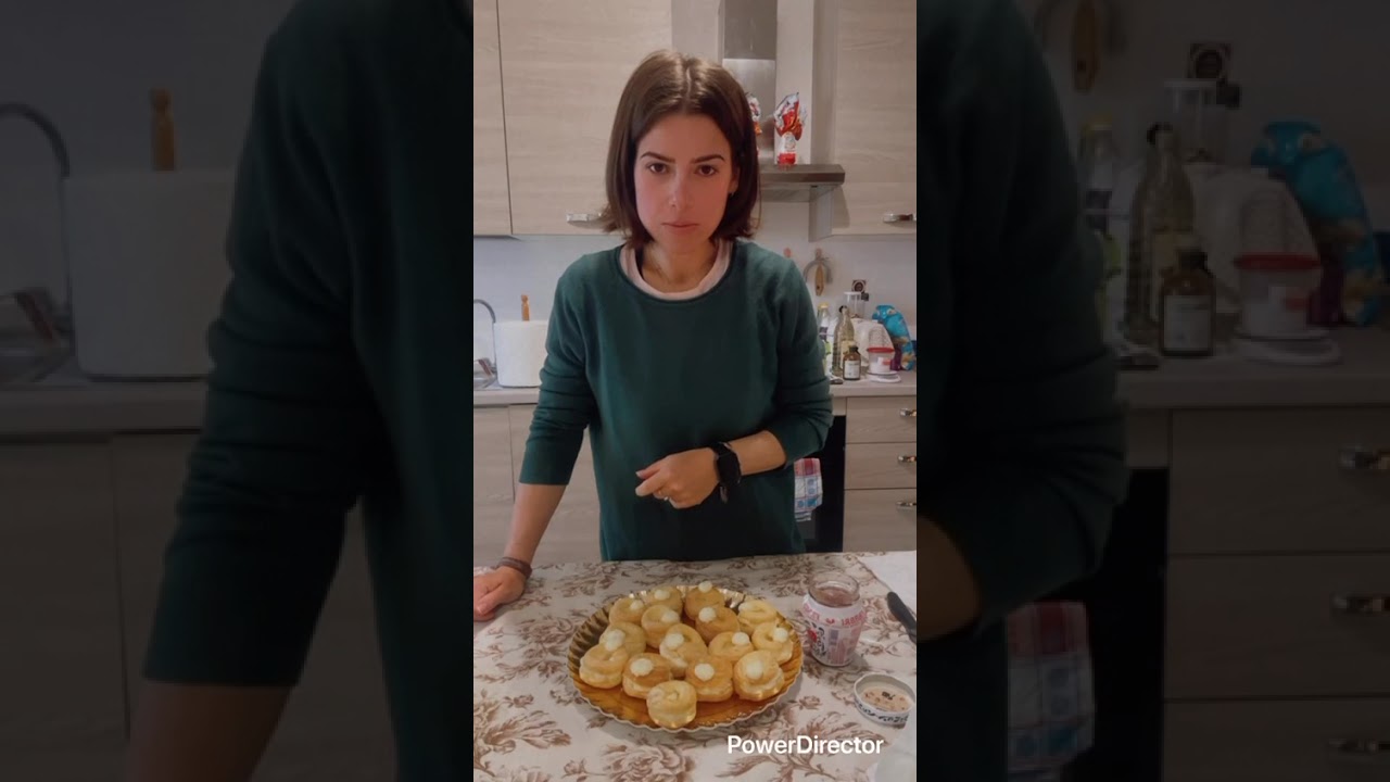 Tortine bignè con crema di limone e fragoline sciroppate 