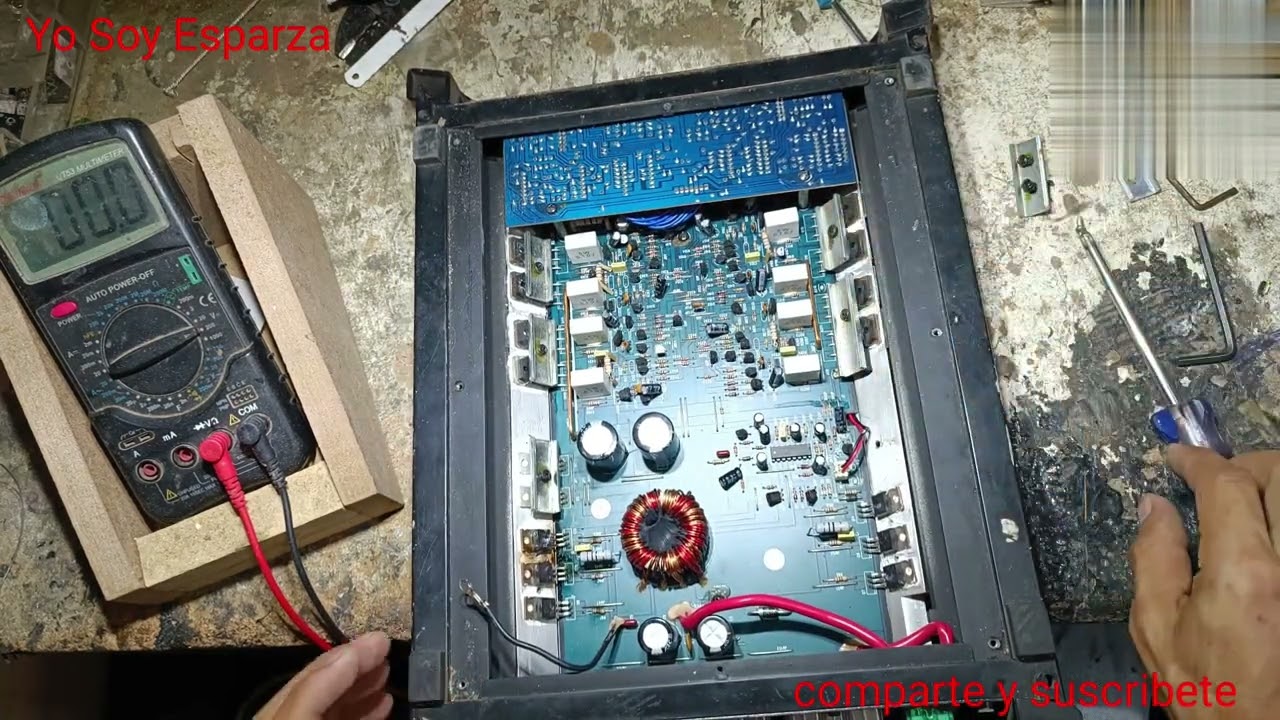 Amplificador protegido por humedad. Así lo arregle 
