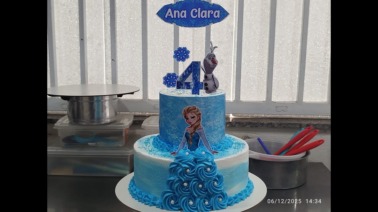 Bolo de andar do tema Frozen
