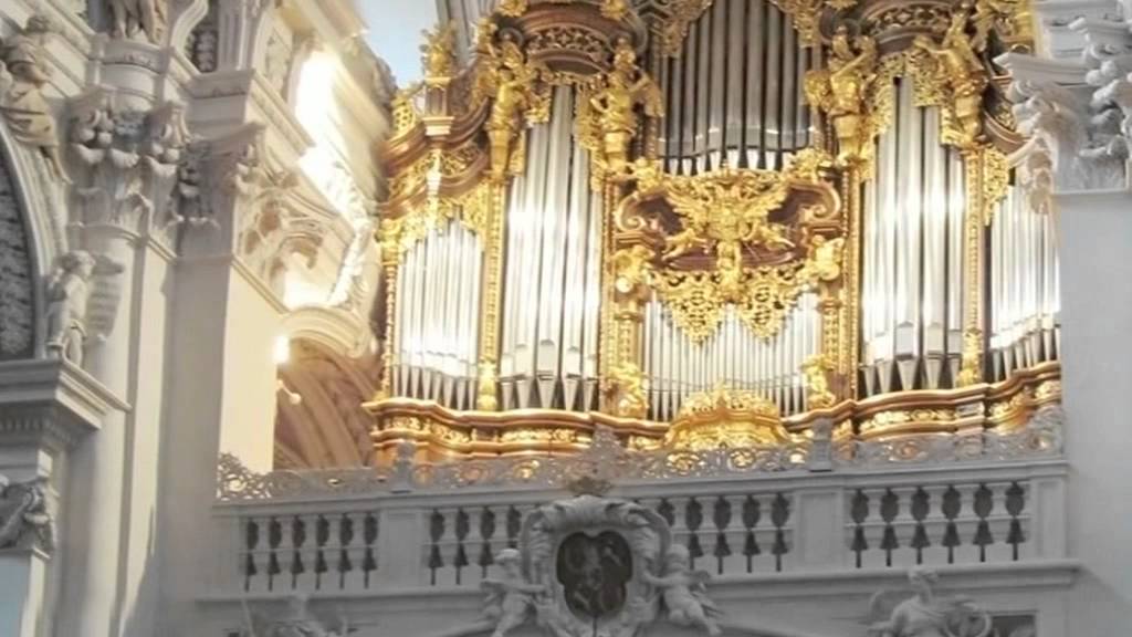 Introduction of the new Johannus Symphonica, played by André van Vliet