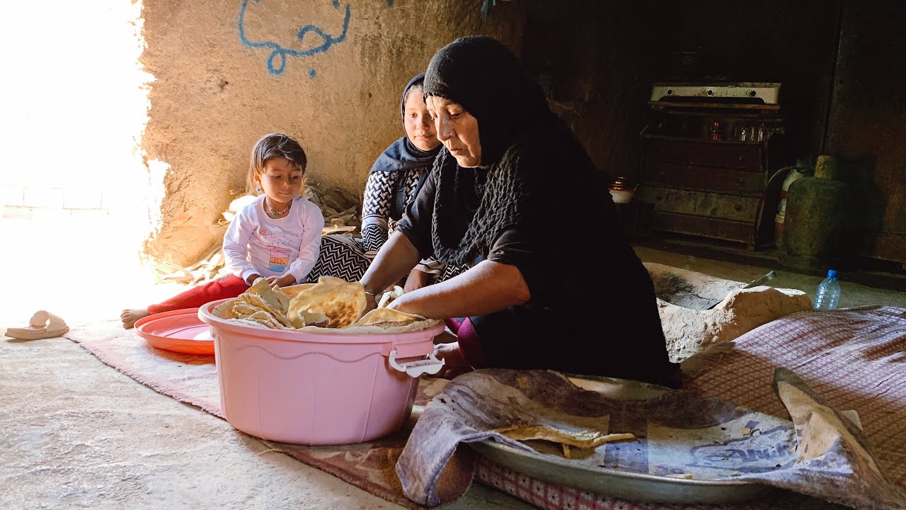 Cooking Local Fish in Village 🐟🤗يقوم بجميع الأعمال ويخبز ويطبخ الغداء وينظف البيت بارك الله🤩