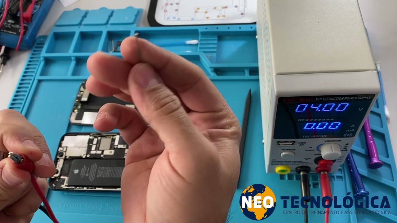 Ligando iPhone 11 PRO na fonte de alimentação