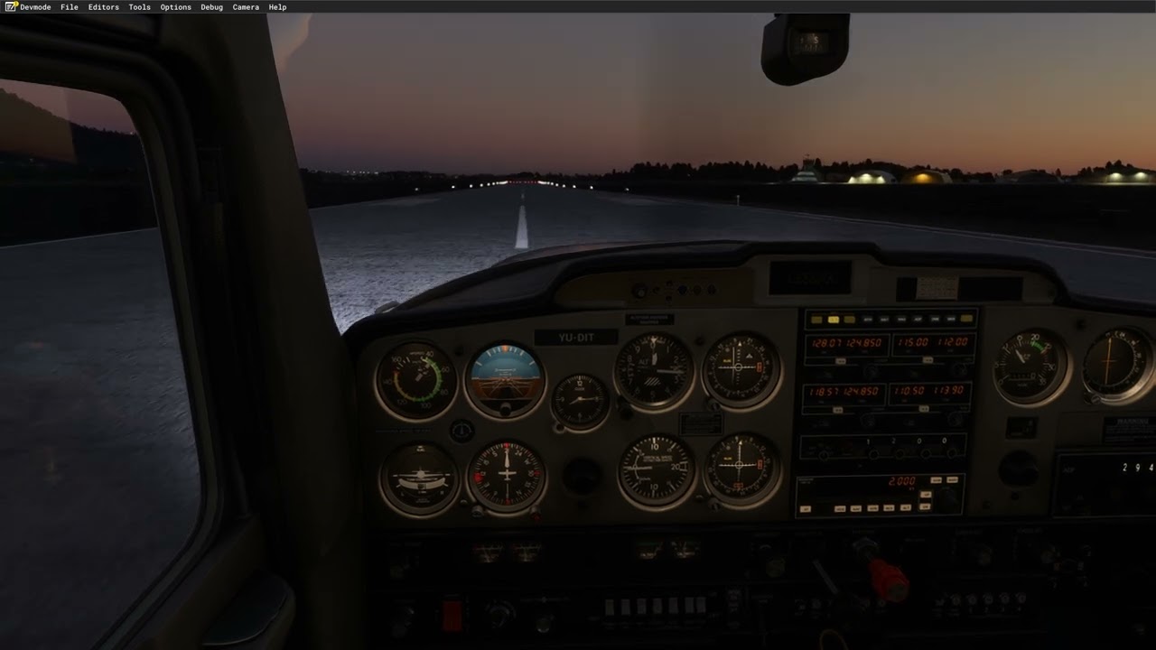 Microsoft Flight Simulator 2020 - Cessna 152 Landing at LYVR (Vrsac, Serbia) at dusk .