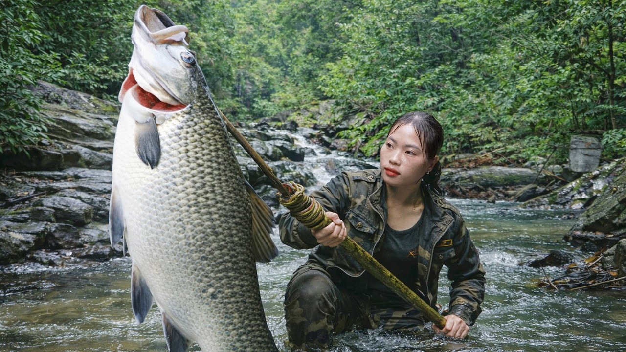 Traditional Survival Skills: Stream Catfish Catching in the Wild Forest After Heavy Rain