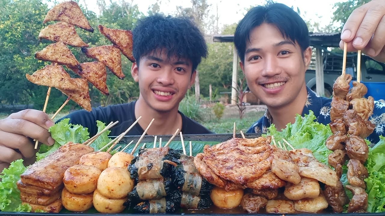 หม่าล่าปิ้งย่างหอมๆ มีหลายอย่างเลือกหยิบได้เลยครับ.