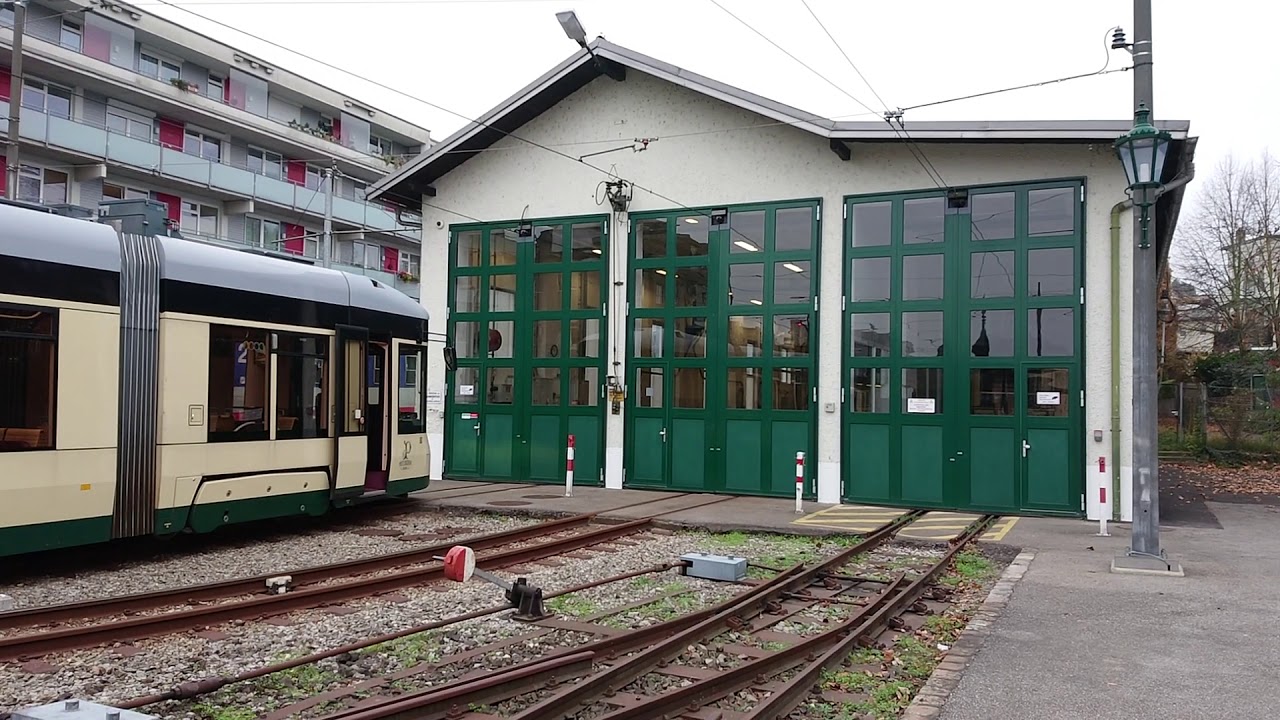 Pöstlingbergbahn fährt in die Remise Landgutstraße ein