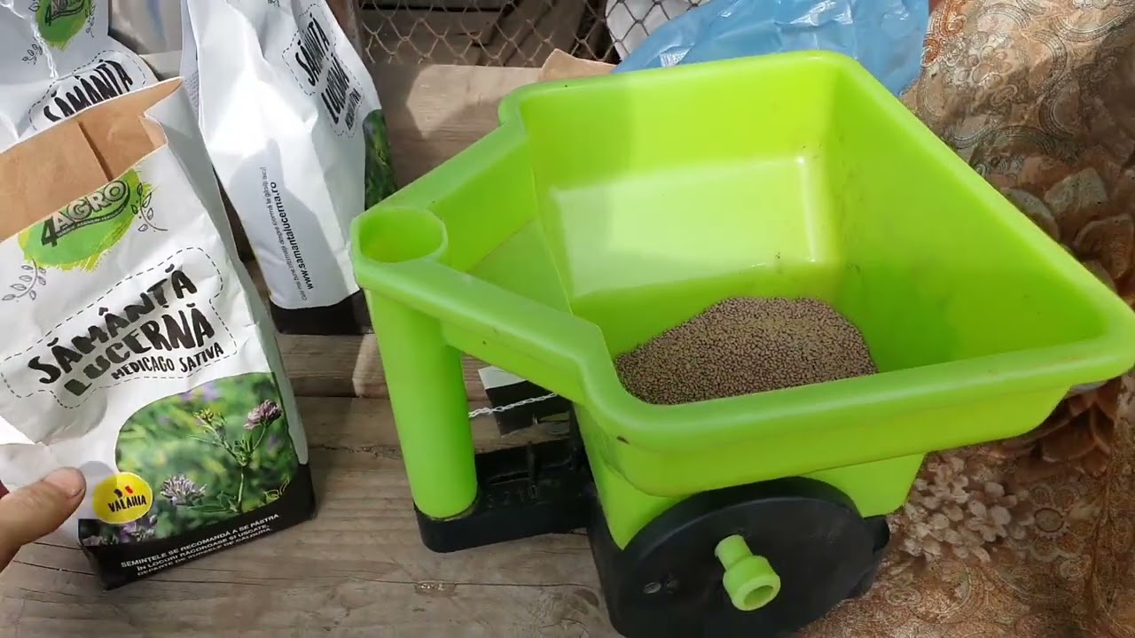 Semanatoare de lucerna Tractoras japonez kubota