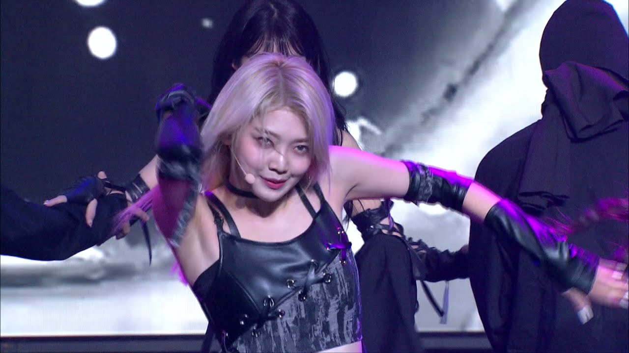 EVERGLOW performs at Joy Ruckus Club 4 K-Pop SuperFest