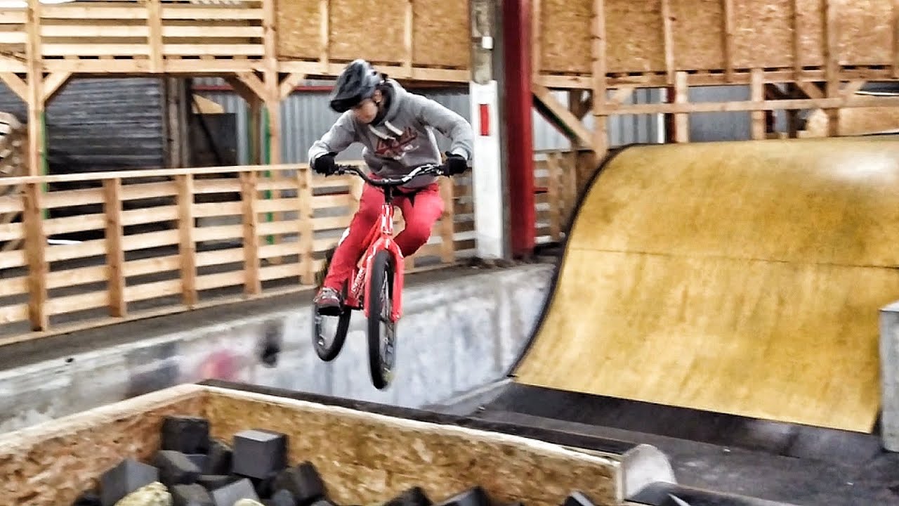 Lustiger Tag im Stride Indoor Bikepark | Marc quietscht die Halle zusammen | Hanna Kast