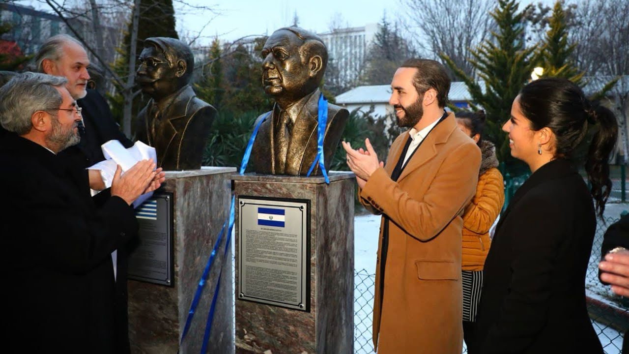 Presidente Nayib  Bukele recibe reconocimiento por su liderazgo y visi&oacute;n