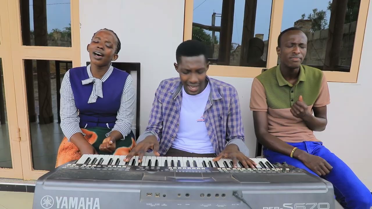 KARABAYE NONEHO UMVA IBYA BANA BA PETROS CHOIR BAVUZEEE...🤭🤭🤭🤭🤭🤭😭😭😭