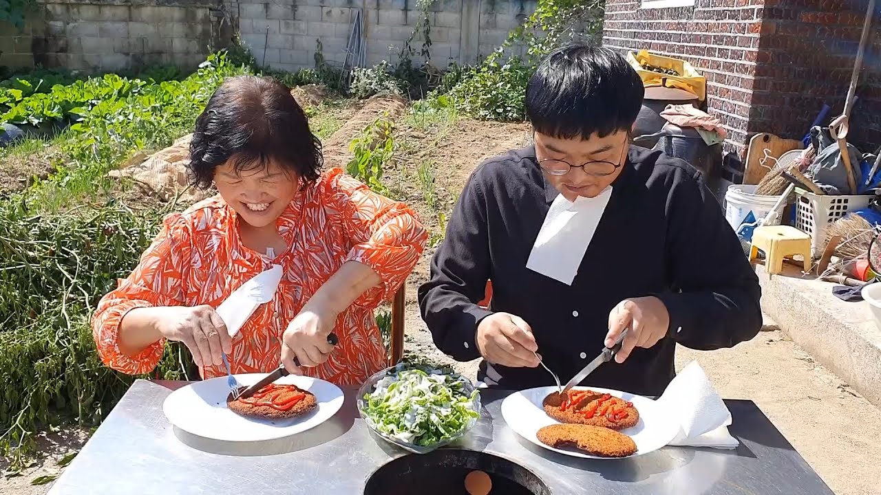 직접 튀긴 돈까스랑 시골식 샐러드 같이 먹어요! [ Pig cutlets, Rural salad ] Mukbang eating show