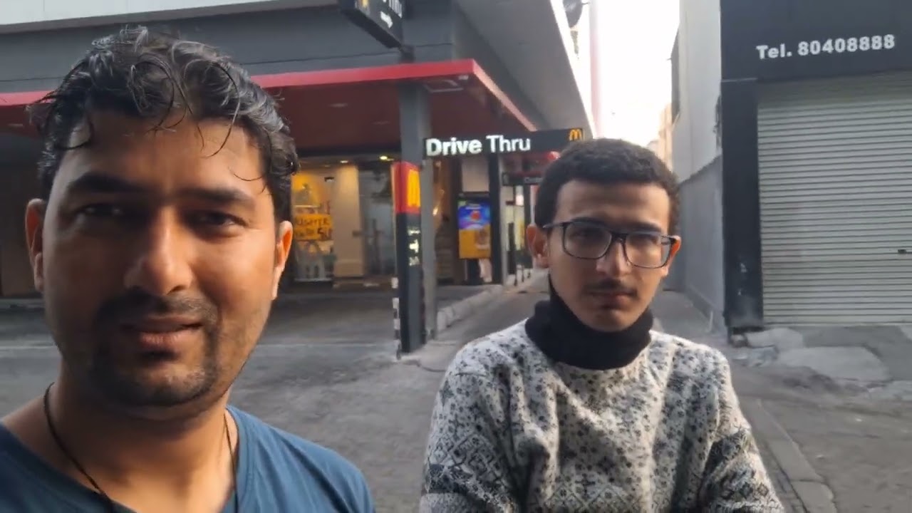  Ya hai apna nya crew Tamim bhai   jab ke saath  saath pardai  bhi karta hai bhai 