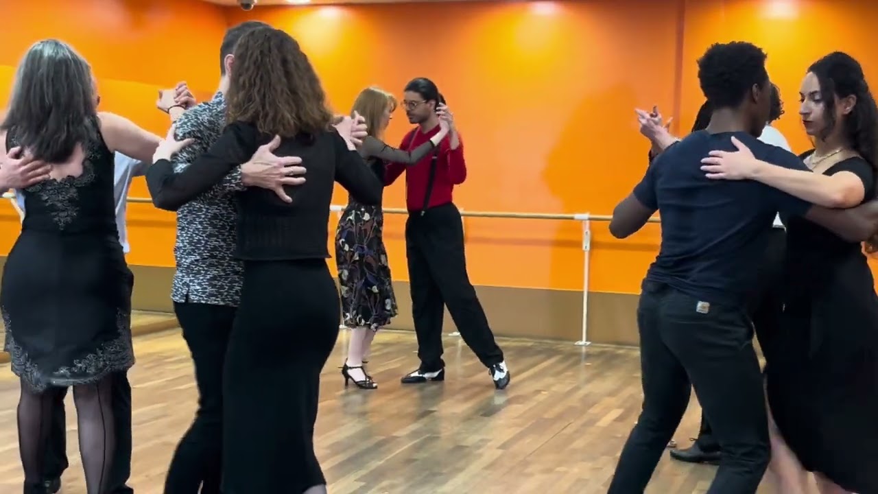 Cours de Tango à  l'école des danses latines   tropicales
