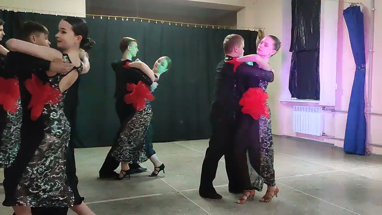 Виступ ансамблю бального танцю 