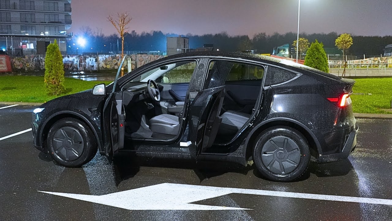 Обзор ночных огней Tesla Model Y STANDARD 2026
