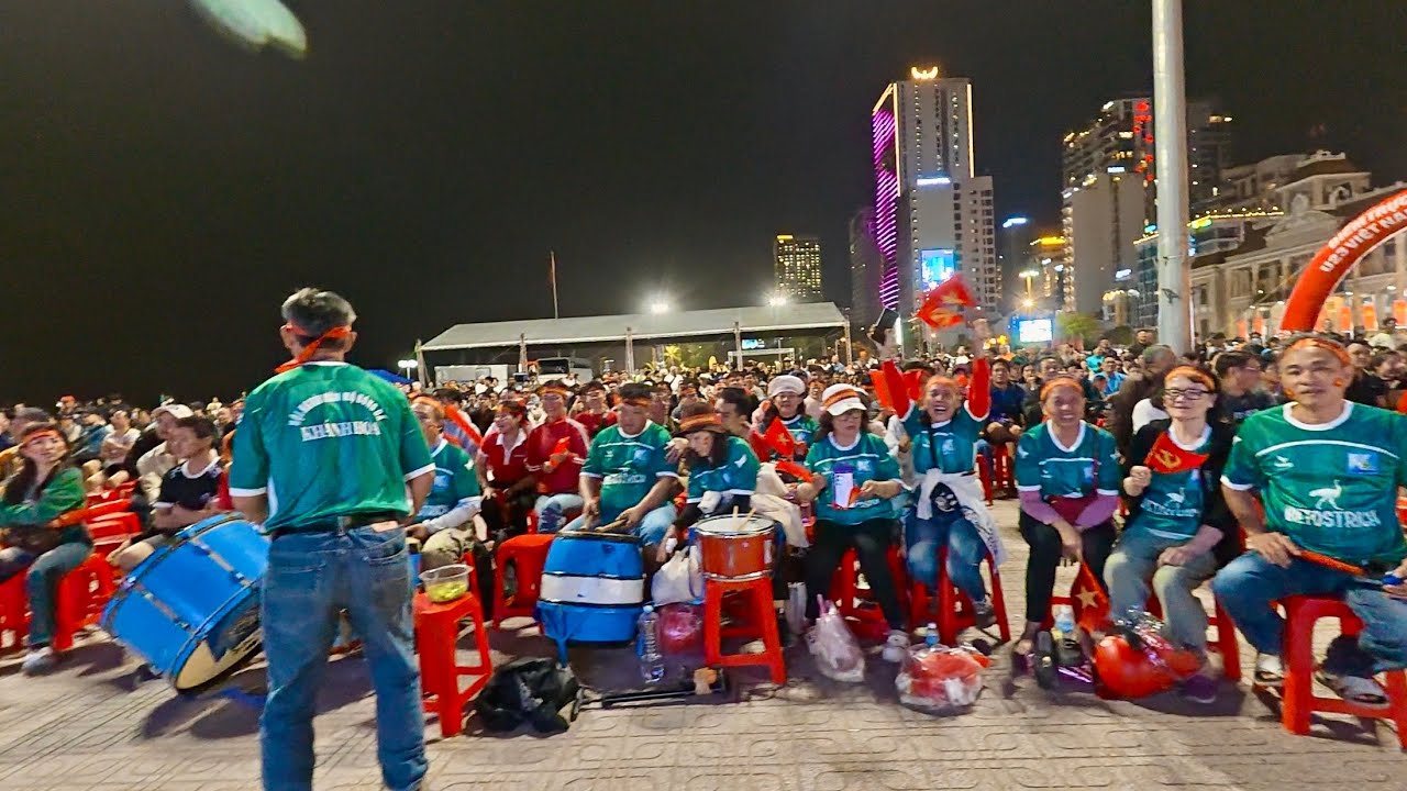 Quảng Trường 2/4 Nha Trang Như Vỡ Oà - Trước Chiến Tháng 2 Việt Nam - 0 Jordan | NTTT
