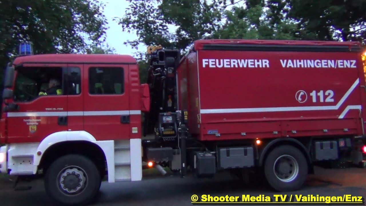 Bau eines Damms aus Sands&auml;cken zum Schutz der Kl&auml;ranlage in Vaihingen/Enz | FEUERWEHR FREUDENTAL