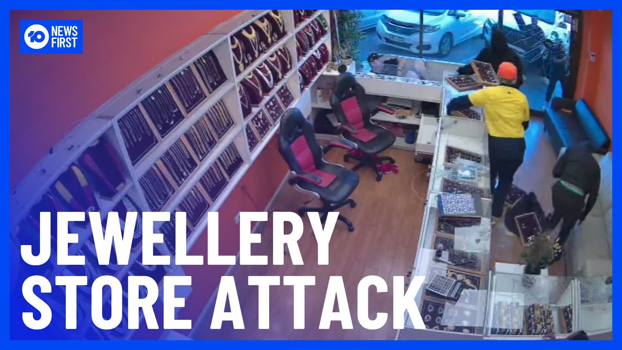 Armed Thieves Smash Through A Brisbane Jewellery Store | 10 News First