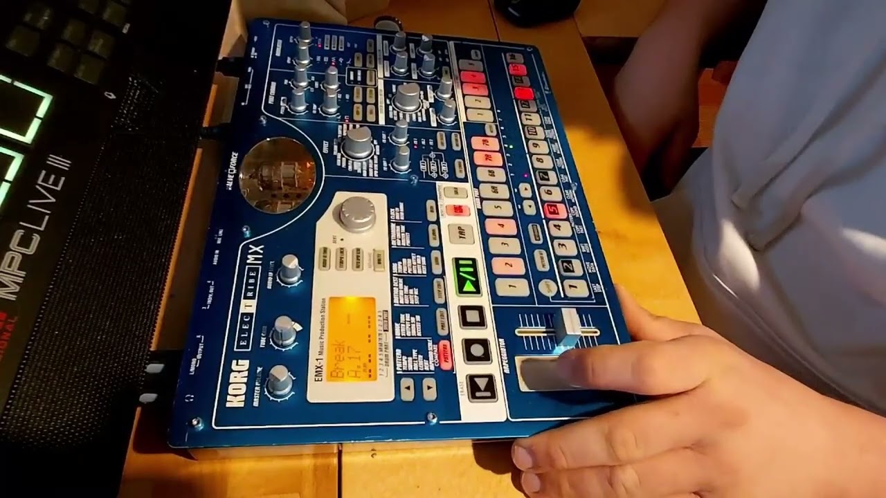 Some Melodic Techno on the Korg EMX-1 (Livejam)