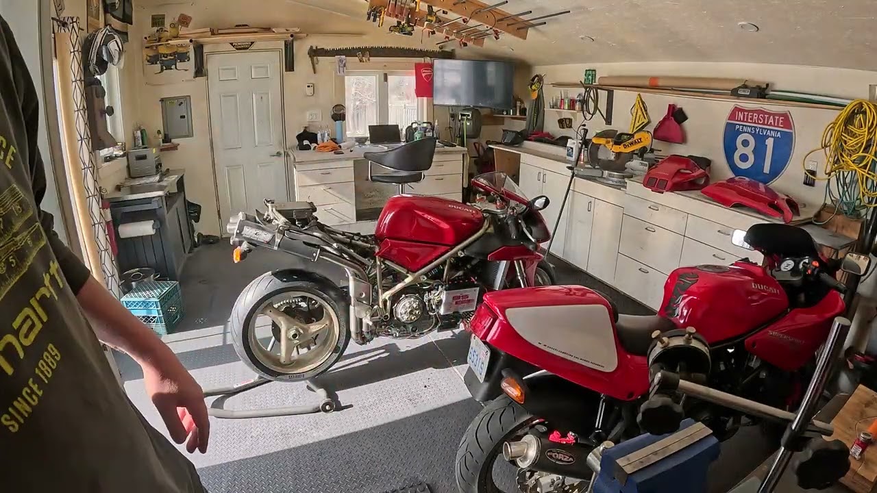 1995 Ducati 916 first start after rebuild.