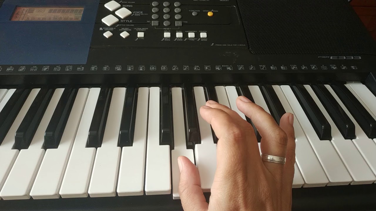 Как выучить быстро хроматическую гамму правой рукой на синтезаторе Yamaha PSR E 333 Урок 6
