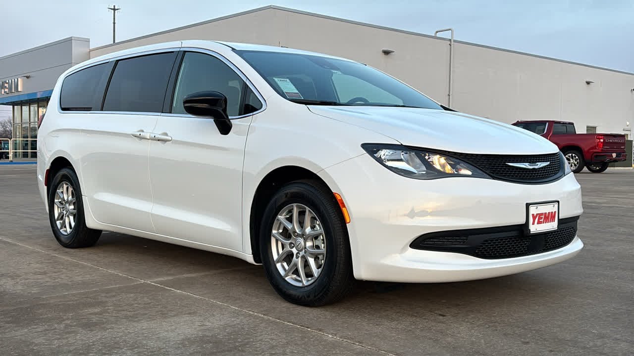 2026 Chrysler Voyager LX Galesburg, Burlington, Peoria, Kewanee, Moline IL