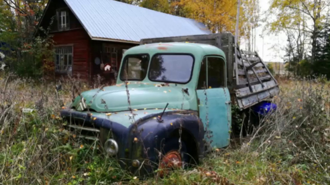 Kuvia hylätyistä pelto/metsäautoista urbex Finland