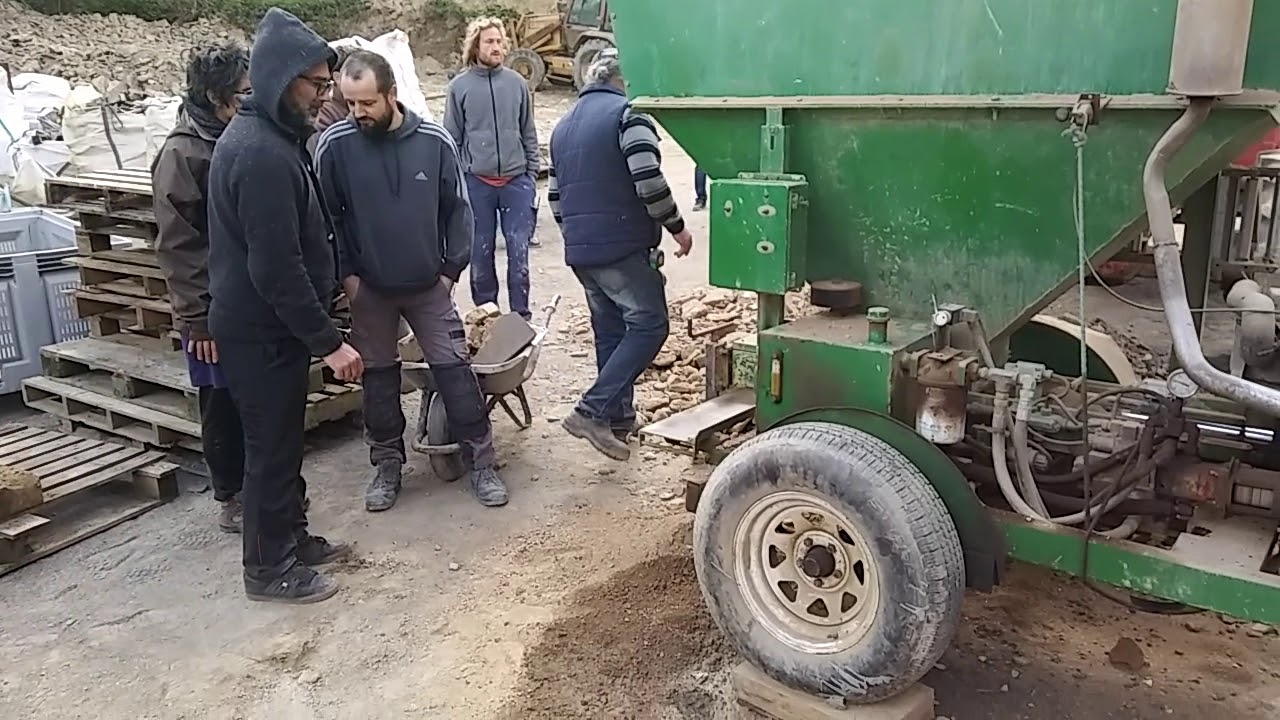 Fabrication briques de terre
