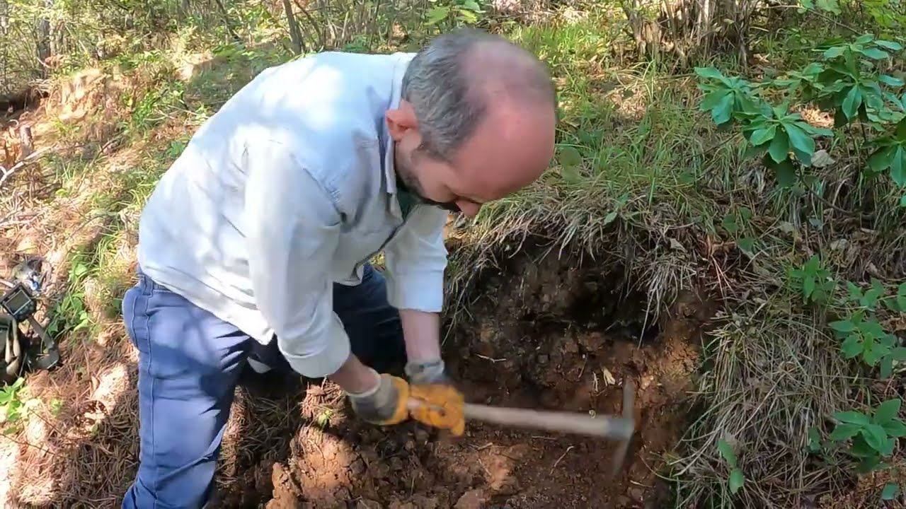 Ormanda Gezerken Muhteşem Define Kasası Bulduk!