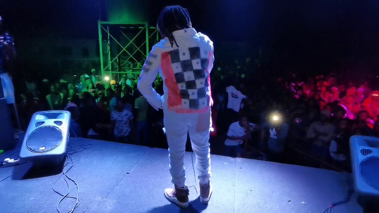 Seh Calaz Perfoming live @ Cymplexmusic giving back to the community Show
