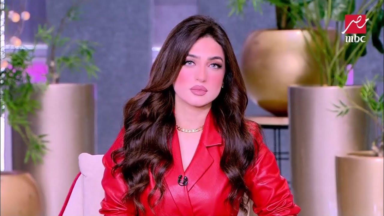 ياسمين عز: الورد هدية تكميلية هات لمراتك مكنسة دايسون الجديدة بـ65 ألف جنيه بس هتزقطط.. أو حلق حمصة