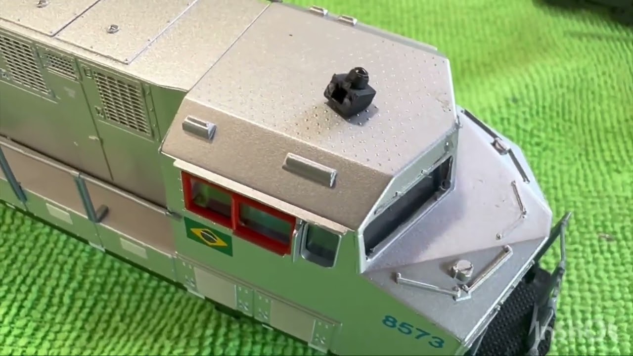 Instalando leds e decoder em uma locomotiva Frateschi AC44I VLI - Parte 1 / 4